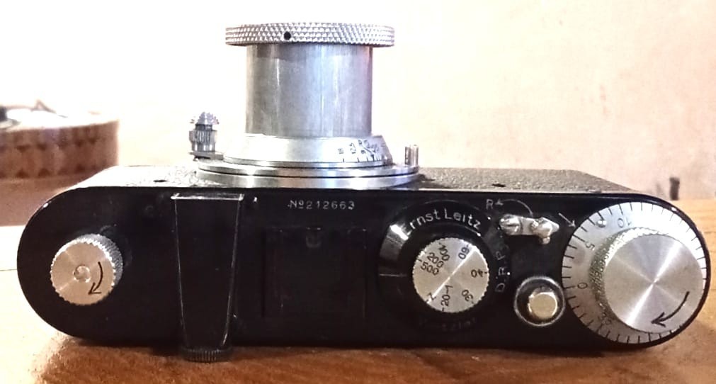 Leica Standard black paint with chrome finish. Near as new!