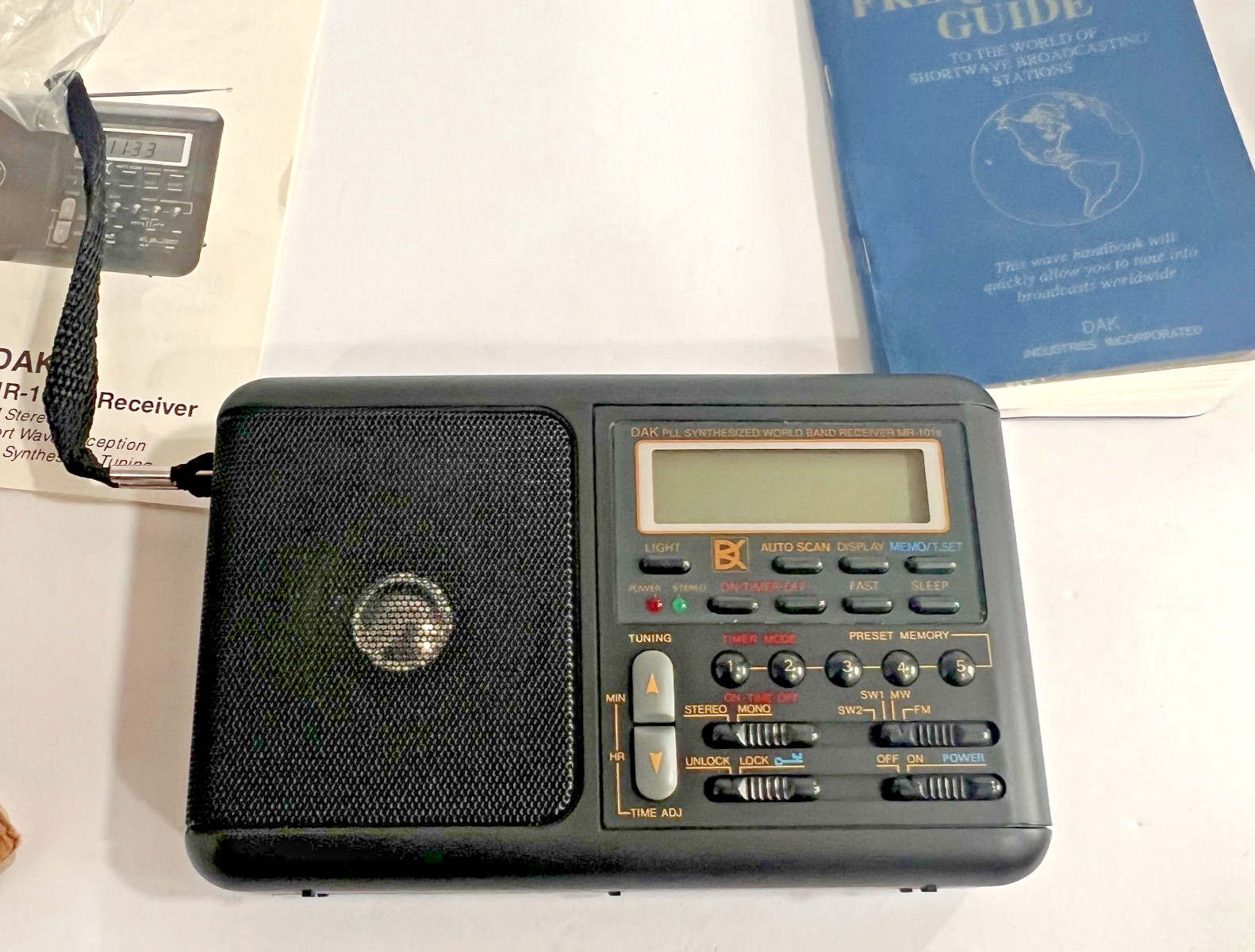 DAK MR-101s PLL Synthesized World Band Receiver FM/MW/SW1/SW2 w/Frequency Guide
