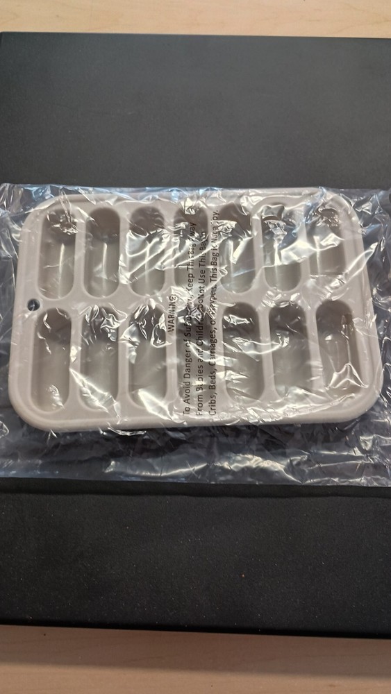 8 Silicone Ice Cube Trays