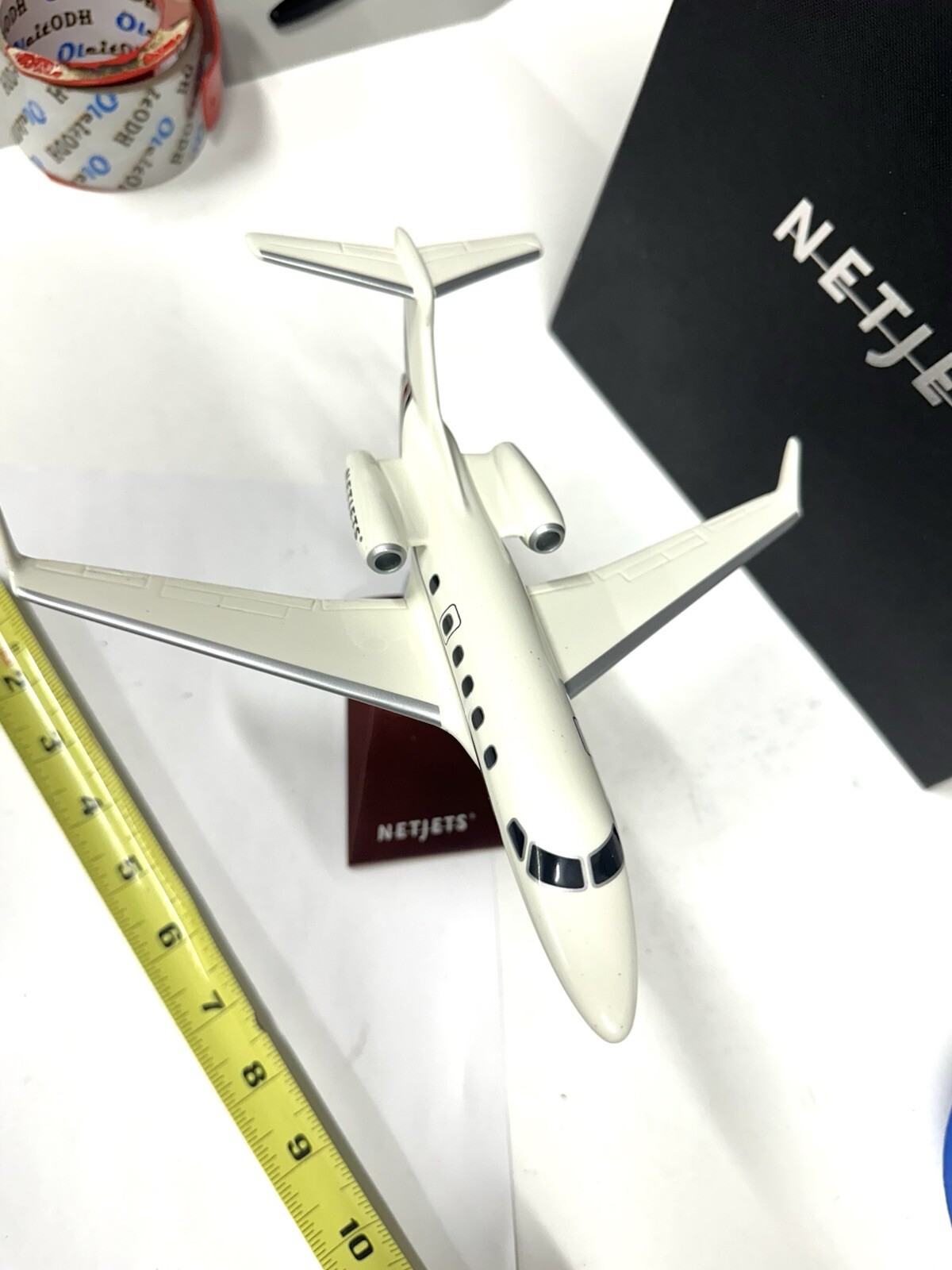NEW Embraer Phenom 300 Jet By Netjets Airplane Model _ 1:72 Rare