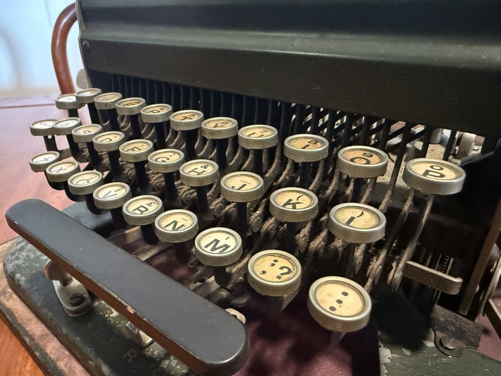 Rare ANTIQUE Imperial Model D Typewriter