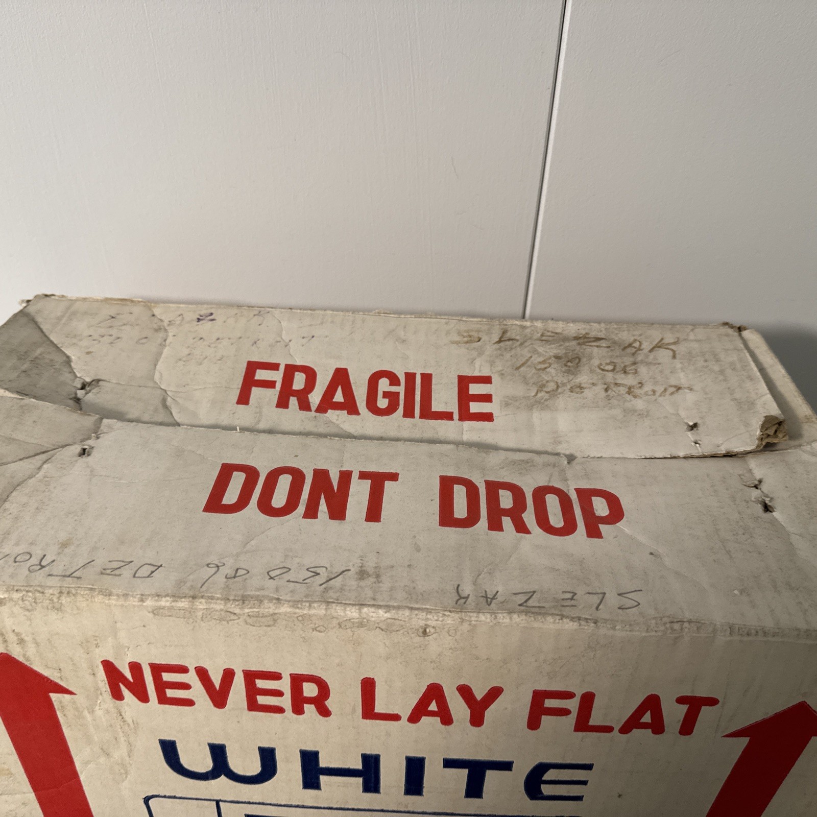 White Sewing Machine Model 1405 With Accessories and Box