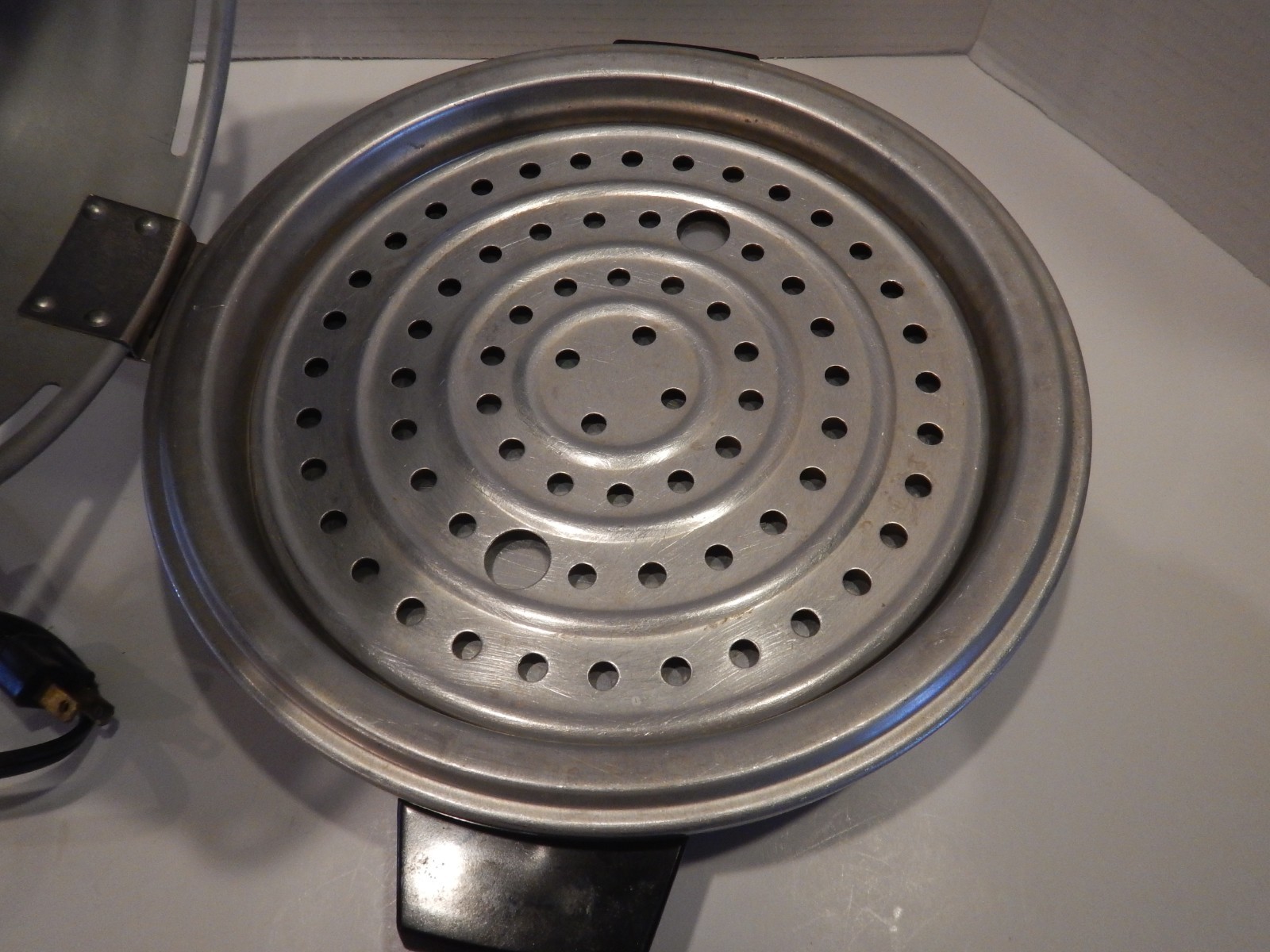 VTG Mirro Portable Electric Broiler 0475-37 Round 9 1/2" Avacado Green