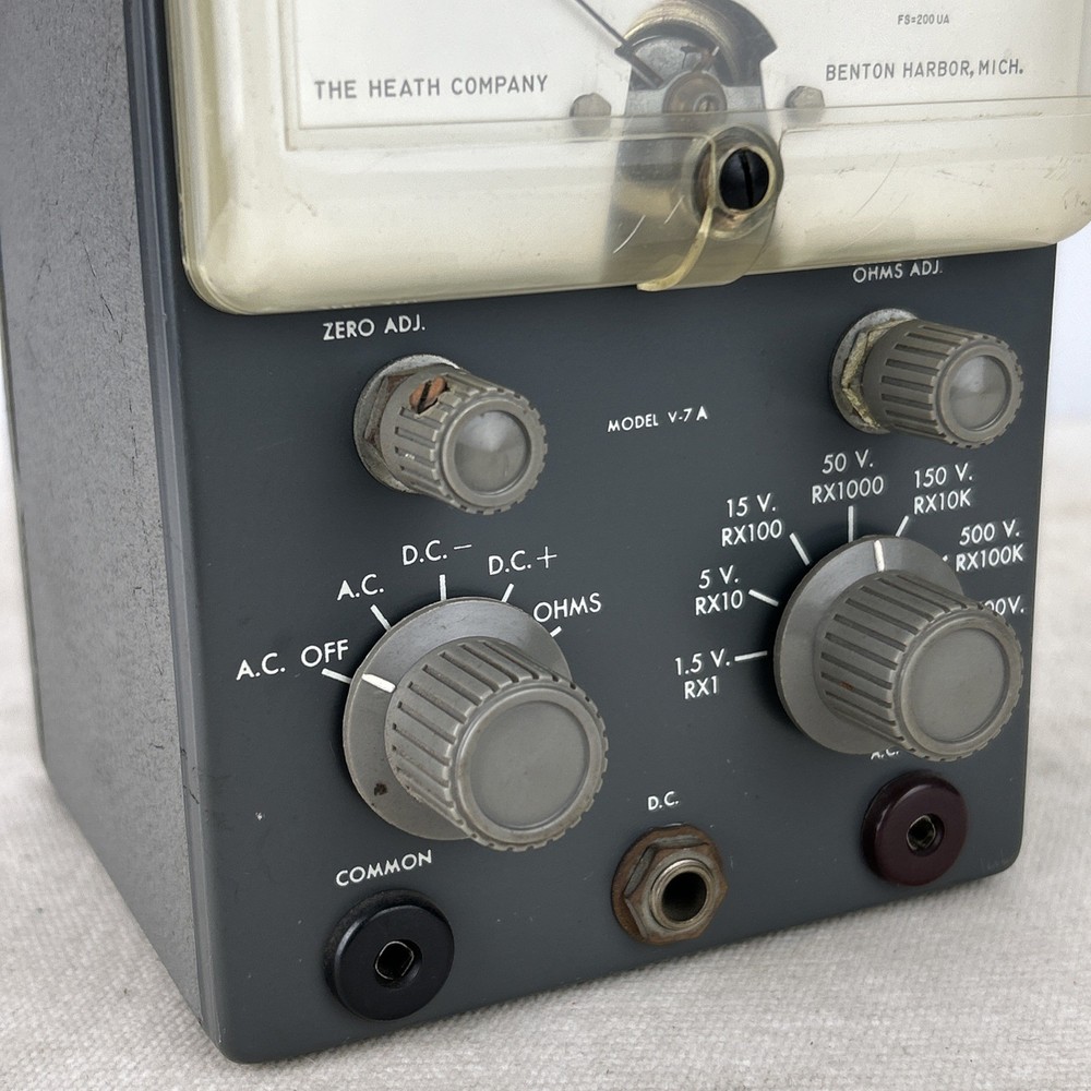 Heathkit V-7A Vacuum Tube Voltmeter Powers On Untested.