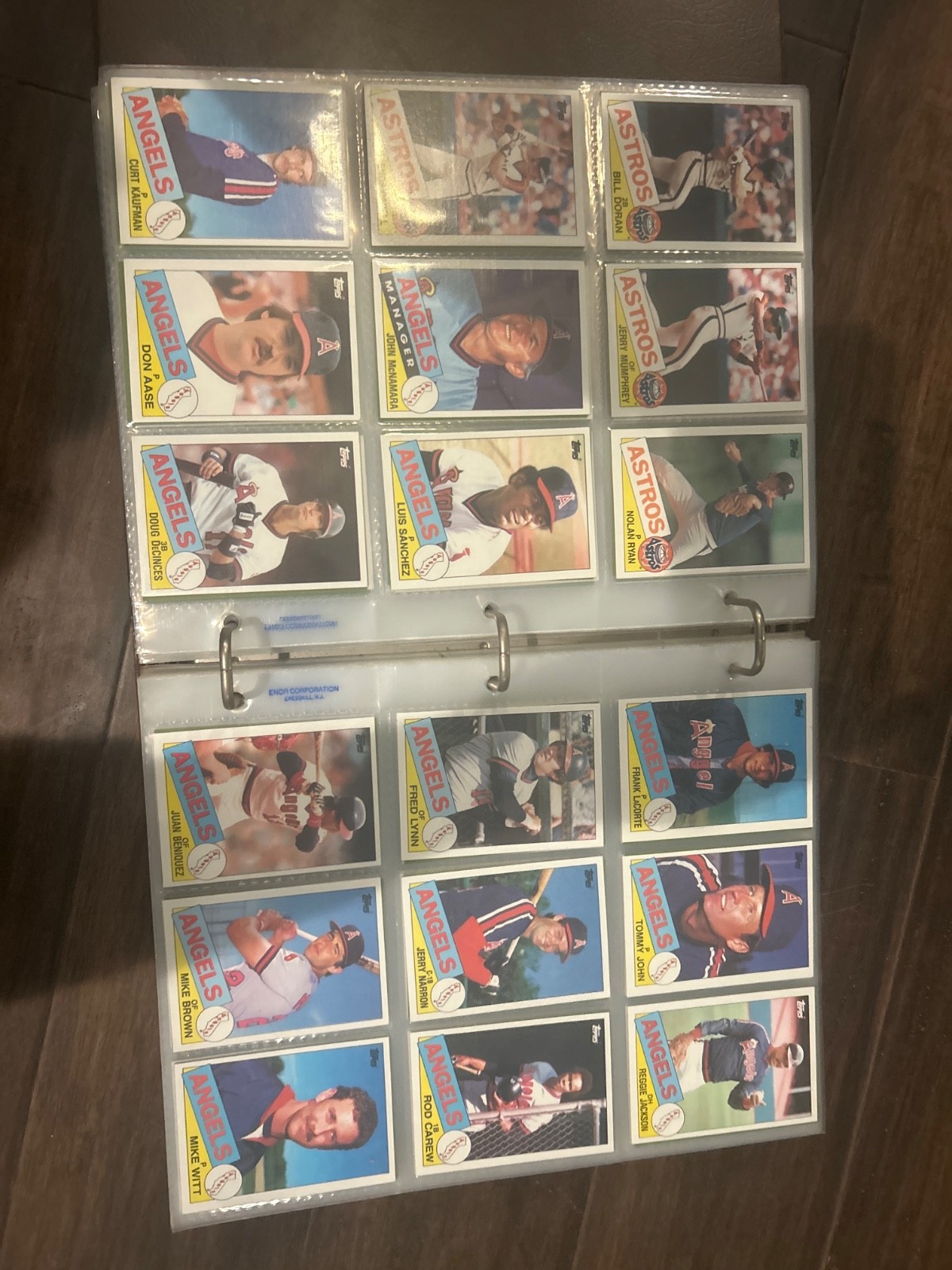 Giant Binder of Vintage Baseball Cards. 500+ Cards.