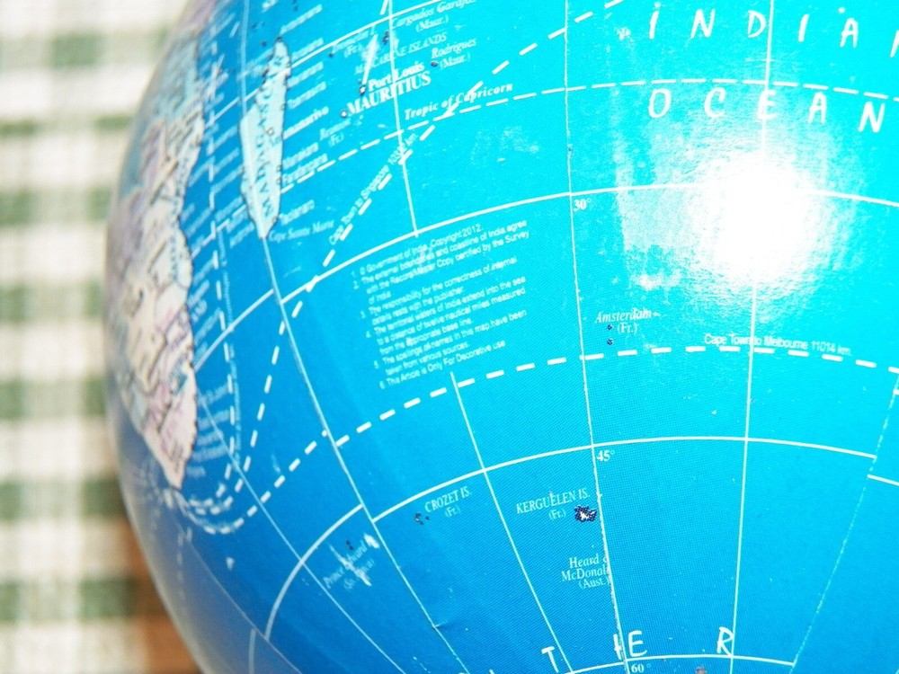 2012 Metal Tabletop World Globe - Approximate 5 Inch diameter