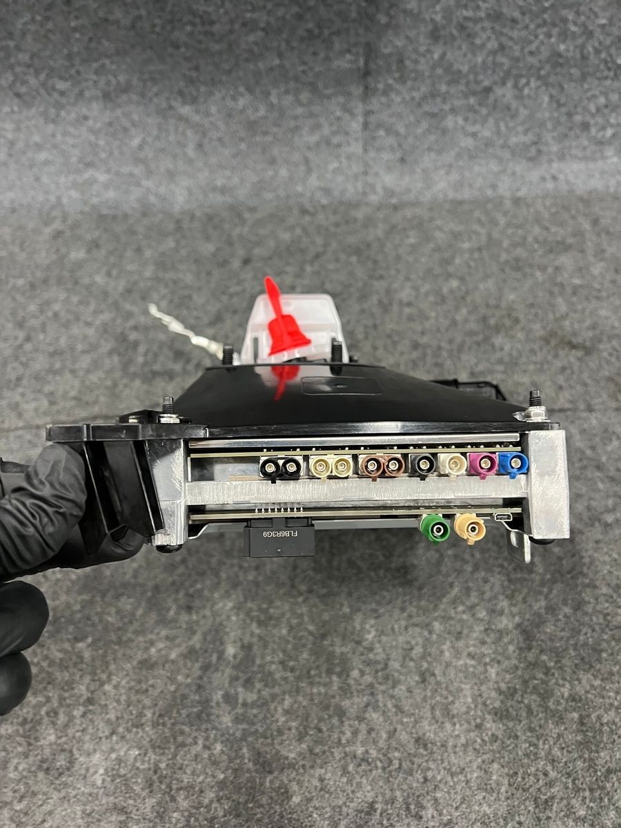 TESLA 1566786-S0-E Media Control Module For 2021-'23 Model 3. No Box*