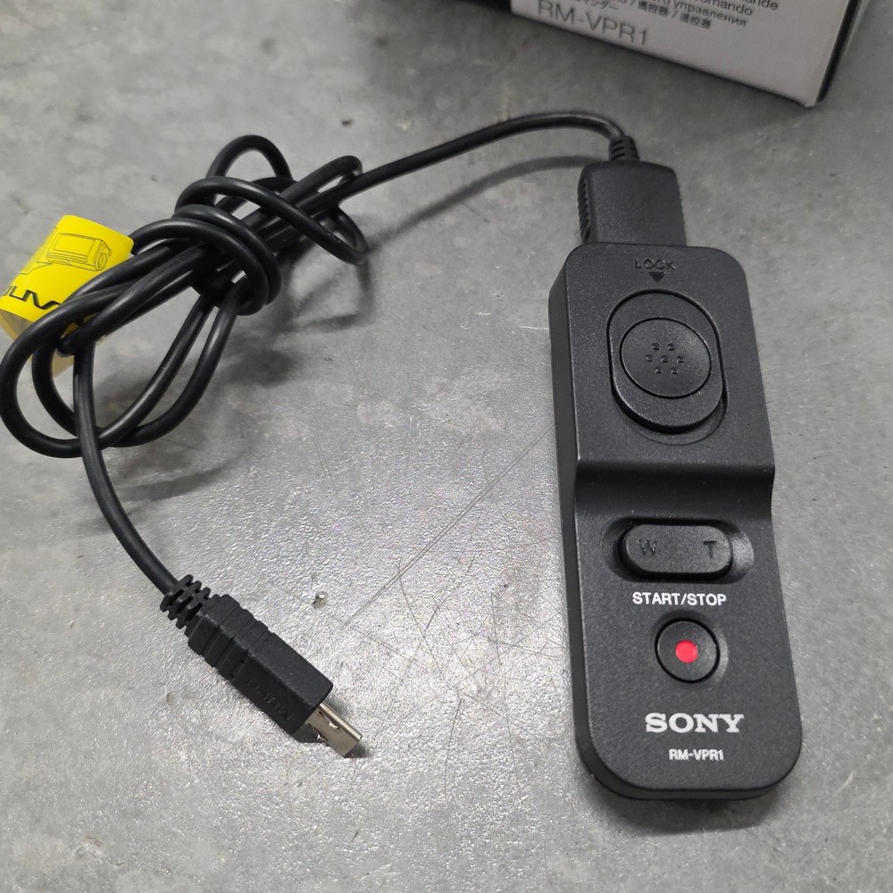 Sony RM-VPR1 Remote Control Does Not Have Multi-Terminal Cable or Clip