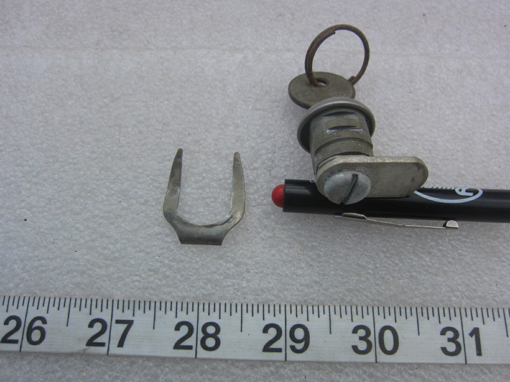 Hoffmann Wiegmann EDI Slotted Screwdriver Cam Panel Lock, Used