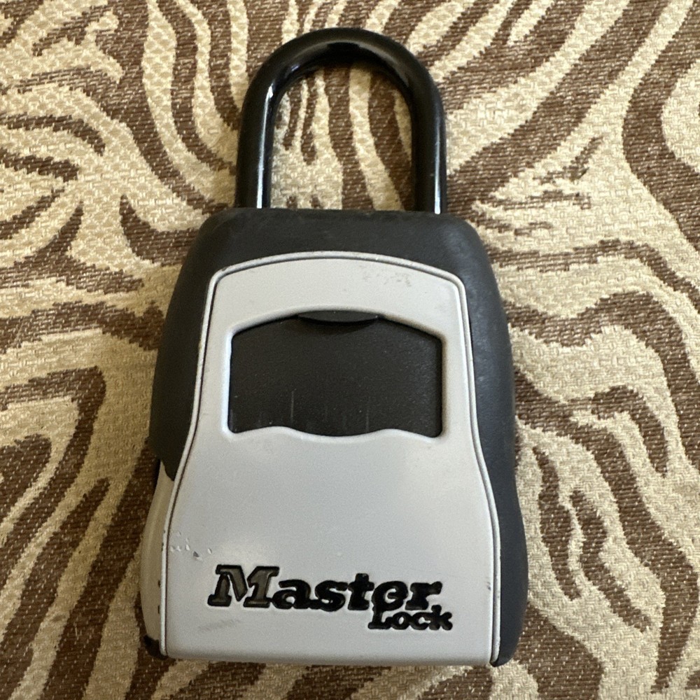Master Lock Combination Box Portable Security Safe 4-Digit Key Storage Lock Box