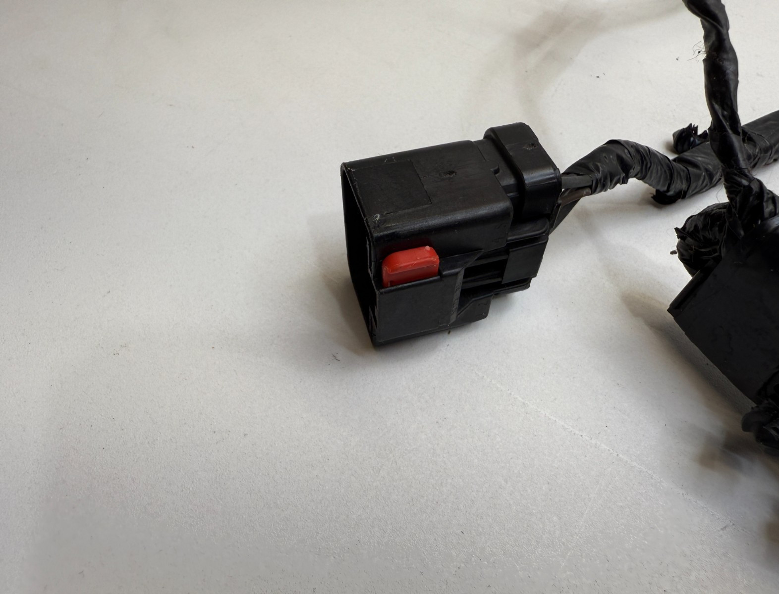 68211876AA OEM MOPAR 13-14 Routan Sliding Door Right Wire Track TESTED