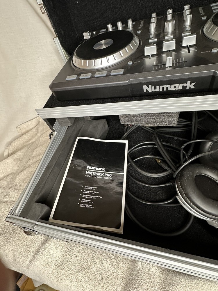 Numark Mixtrack Pro Standalone Streaming DJ Controller With Case