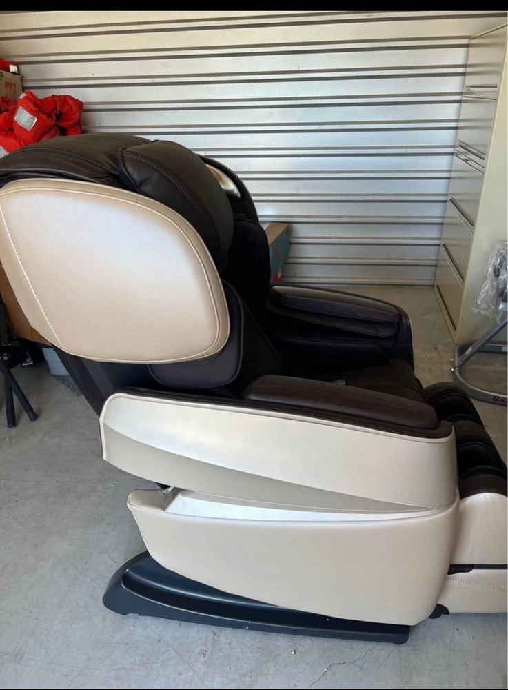 OGAWA 2 Stage Zero Gravity Massage Chair