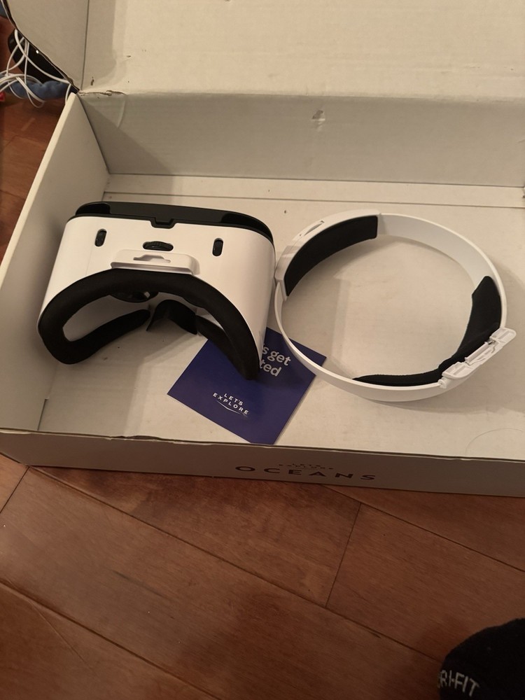 Let's Explore Oceans Smartphone VR Headset White Black Plastic