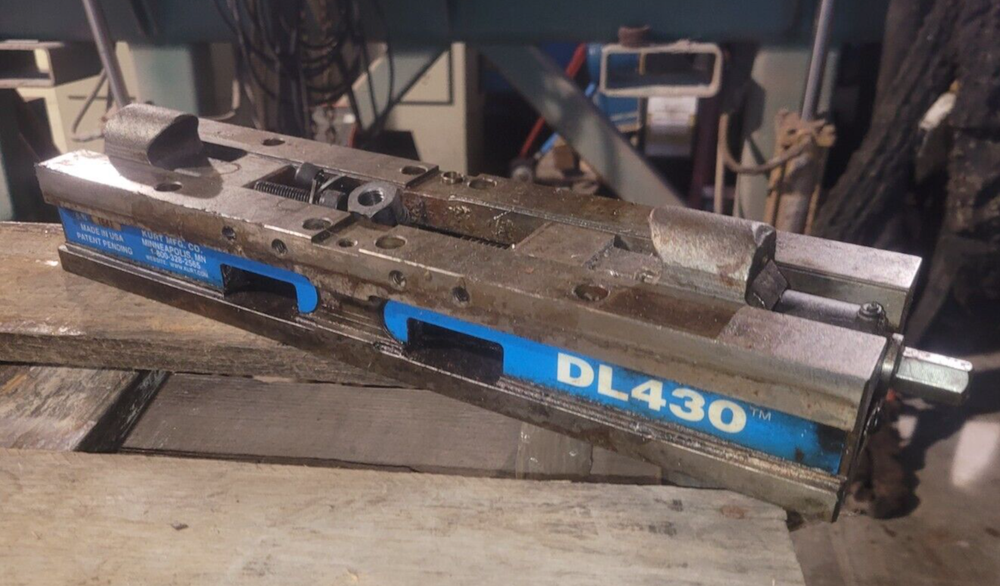Kurt DL430 4'' Double Locking Machine Vise (Missing Parts)
