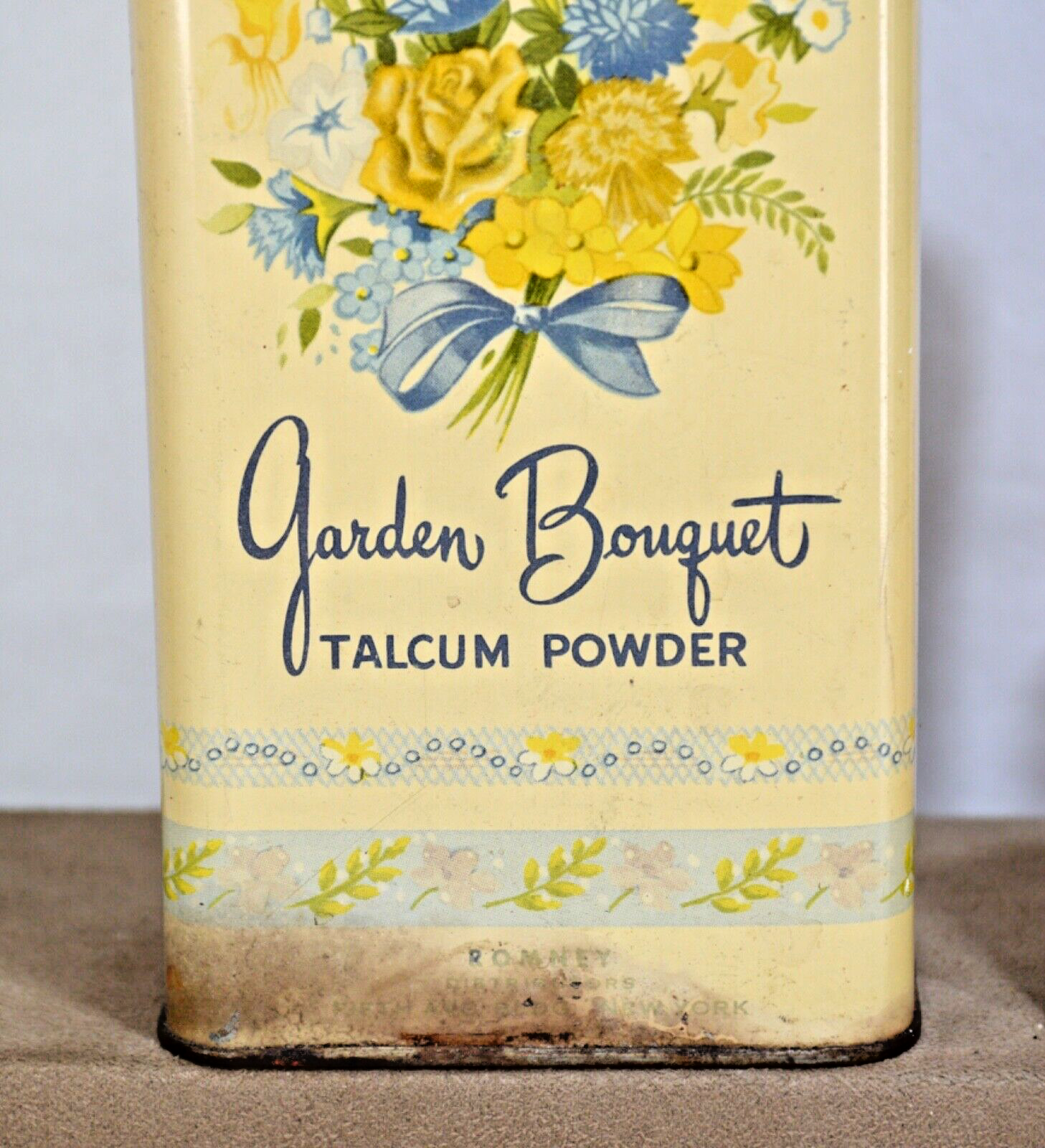 Vintage Advertising Perfume Talcum Powder Tin Emeraude Coty, Egyptian + Lot of 4