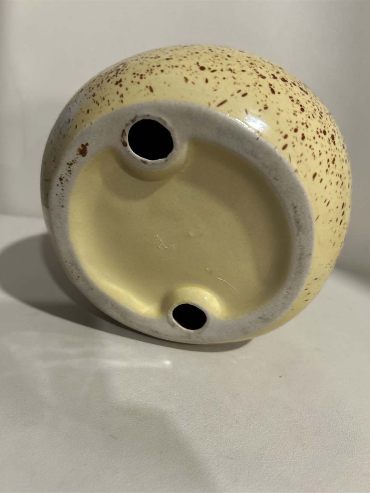 VINTAGE CERAMIC HEN FIGURINE FROM THE " LES POULES" COLLECTION