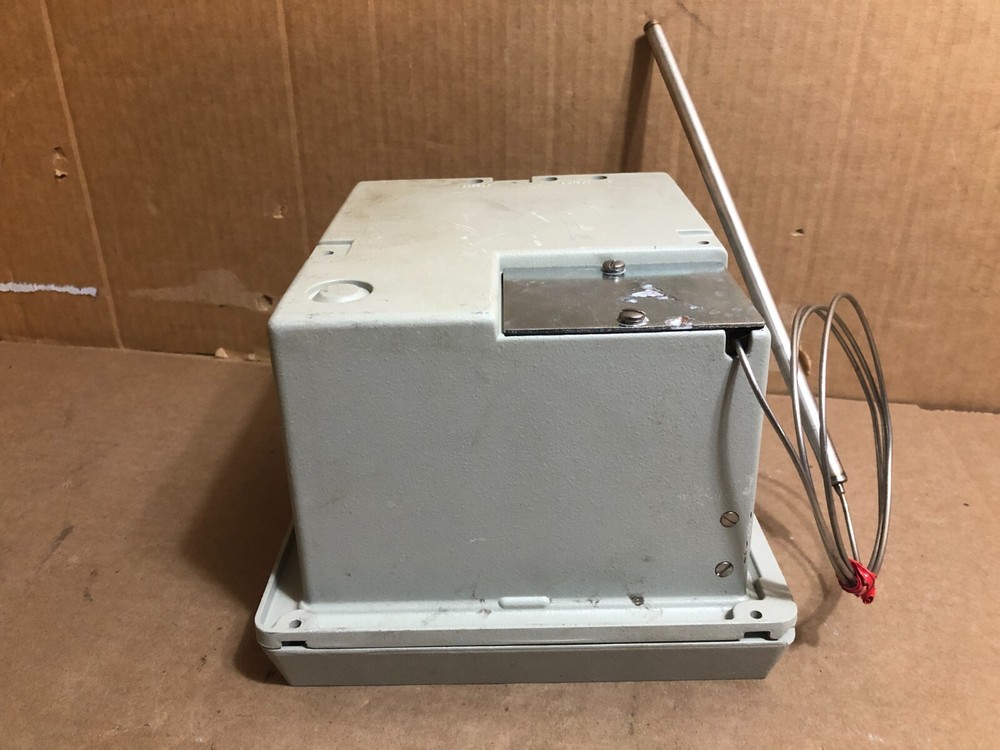 United Electric Temperature Recorder & Controller 650 Series **