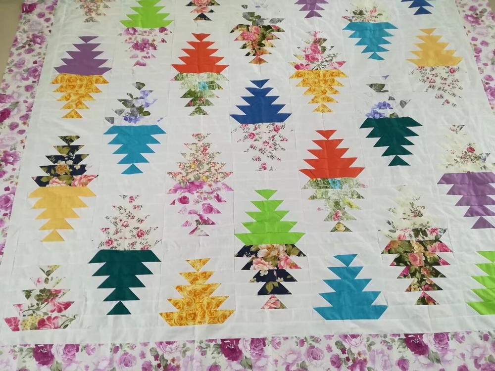 Queen size Machine pieced Pineapple patchwork quilt top #103A