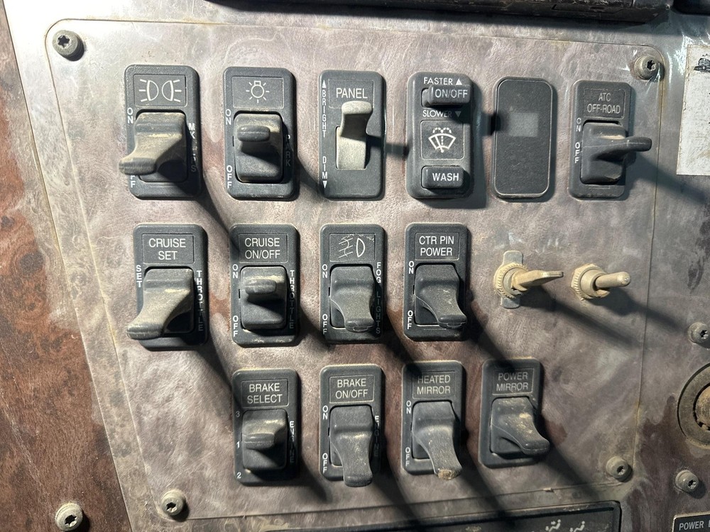 International 9200 SWITCH Dash Panel - Used