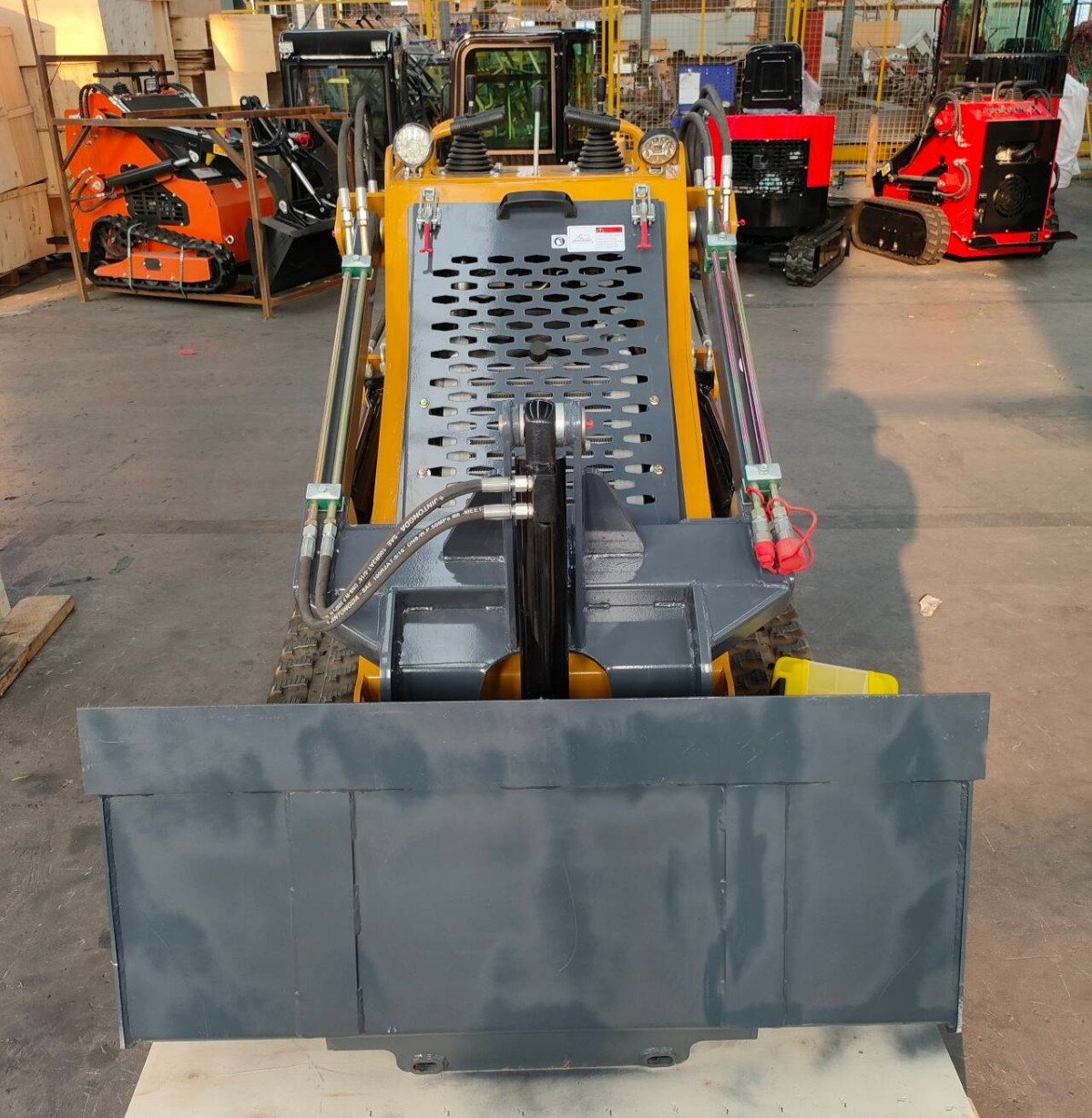 2025 Mini Skid Steer 23HP B&S Loader 3.5mph Speed For Farm EPA Petrol Engine