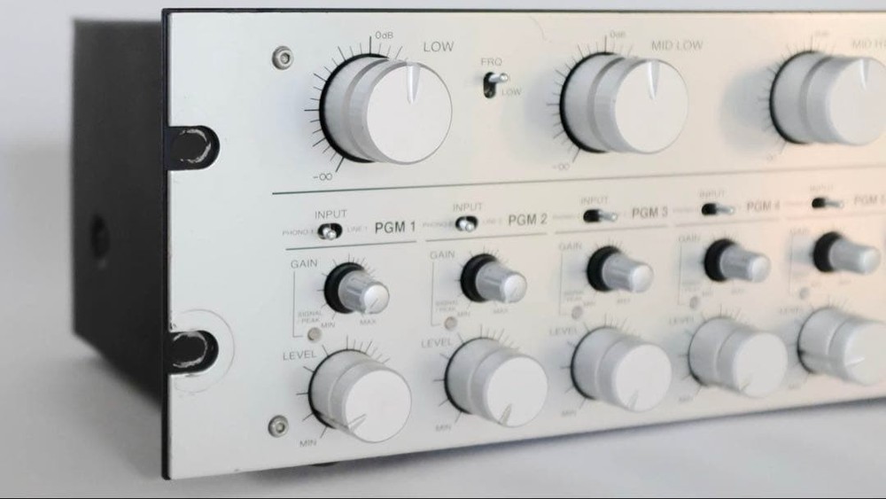 Vestax R-2 DJ Mixer
