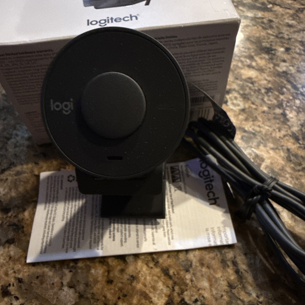 Logitech Brio 1080p Webcam - Auto Light Correction Privacy Shutter with