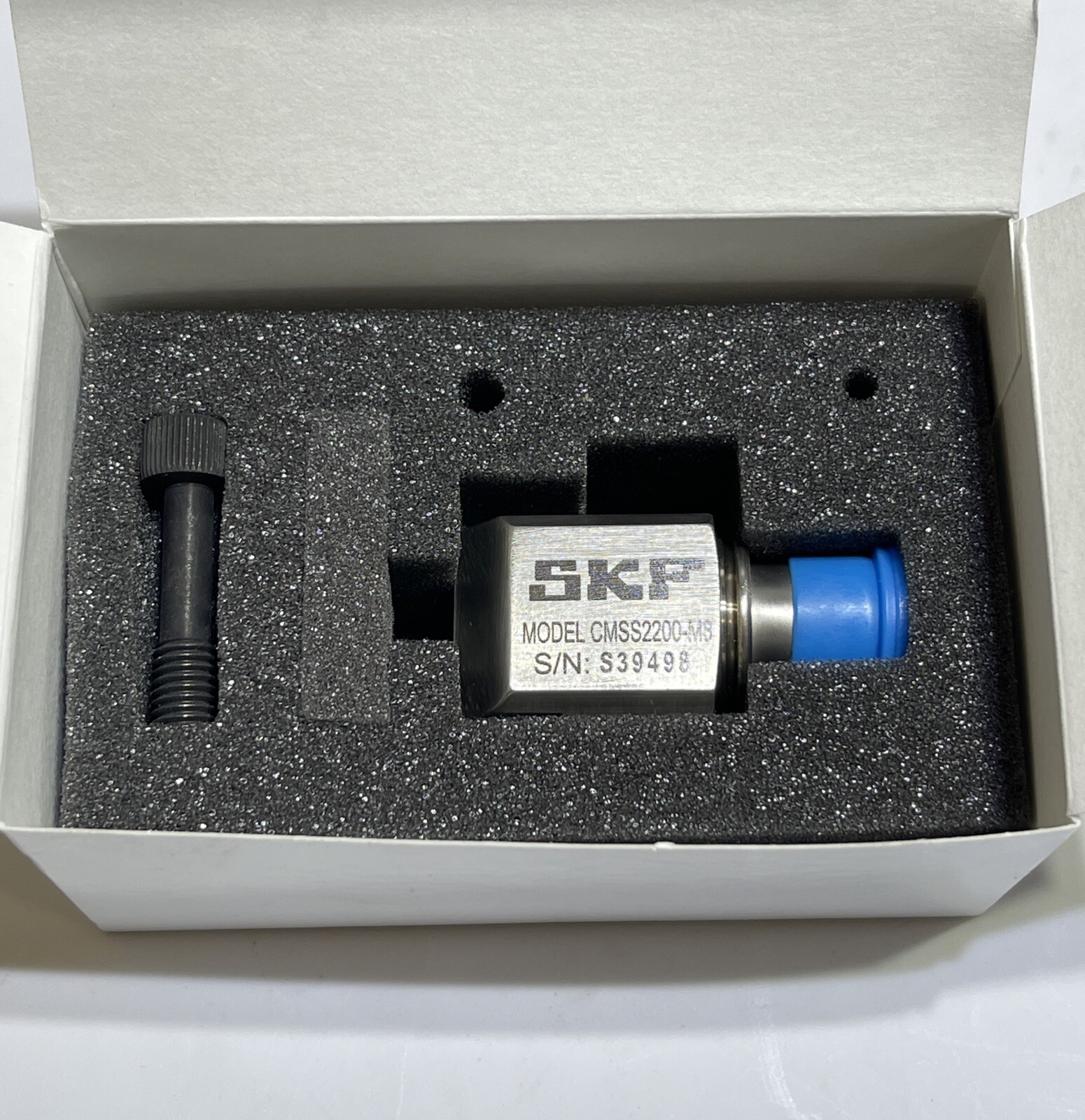 SKF CMSS 2200-M8 Industrial Accelerometer with Side Exit Calibration Certificate