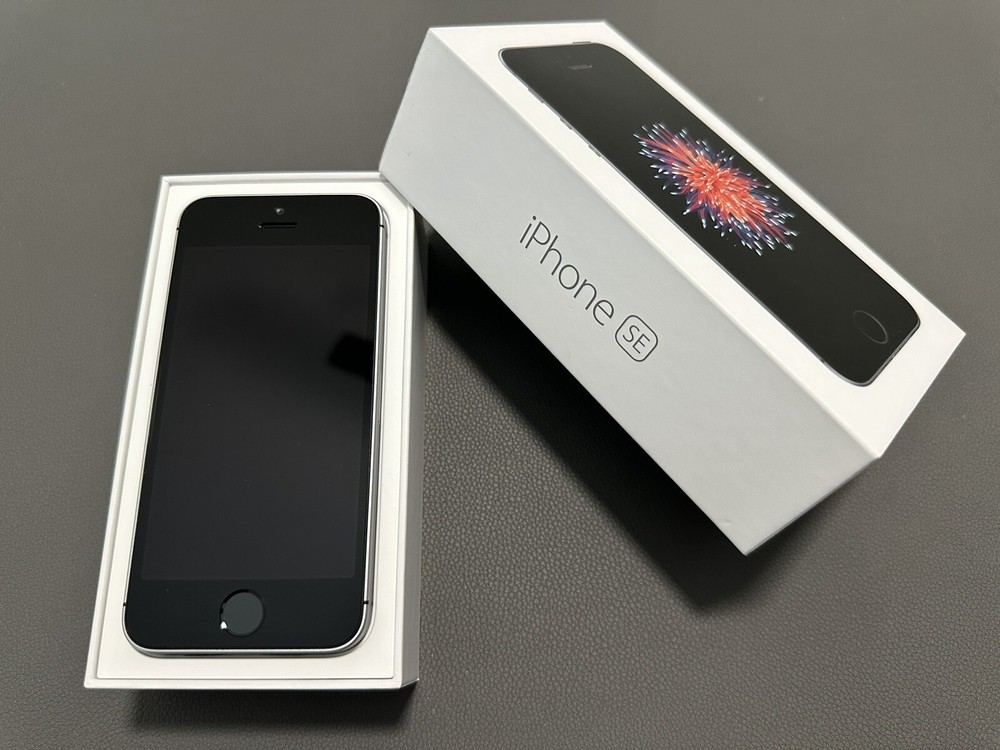 Apple iPhones Collection (12 Items)