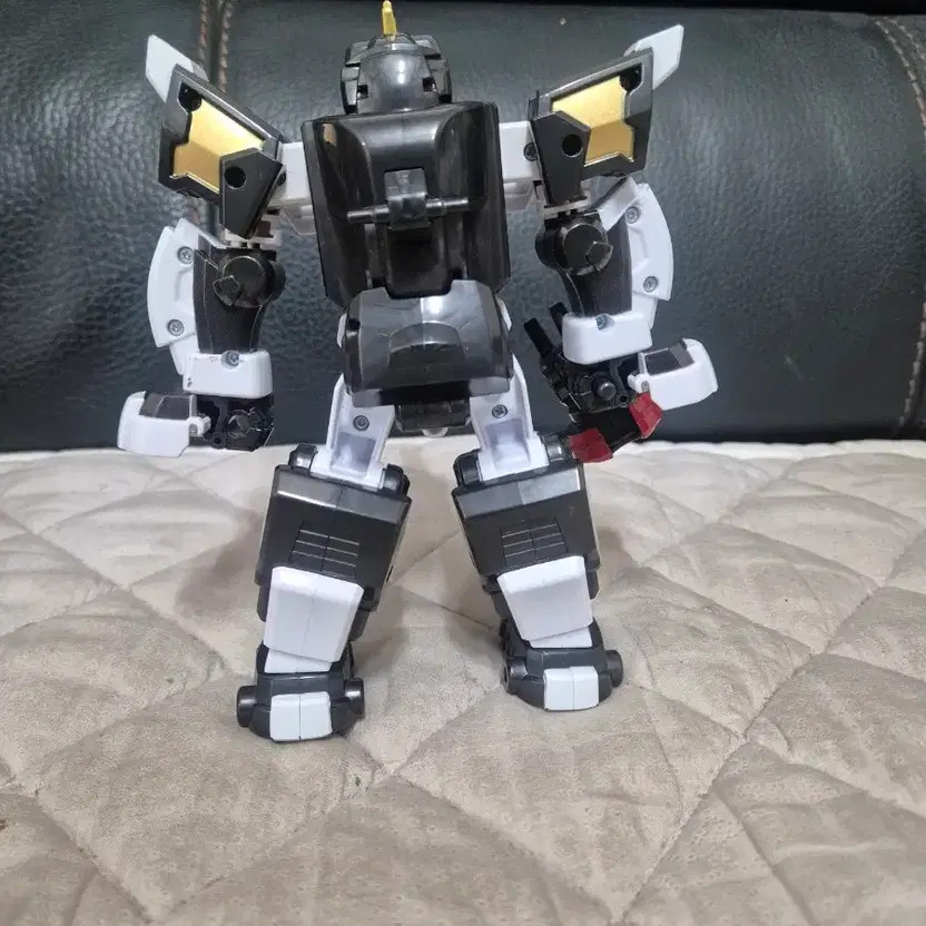 Mini Special Force Animaltron Kora Robot with Weapons