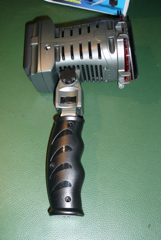 PROFESSIONAL LED-5010 VIDEO LIGHT Versatile hand held vs COLD shoe mount