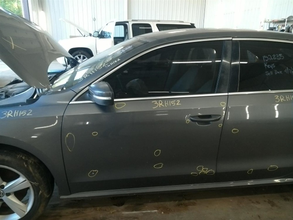 PASSAT 2013 High Mounted Stop Light 104925612
