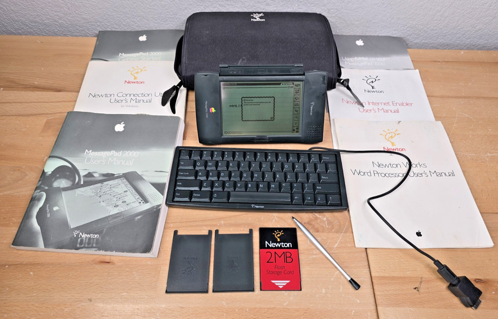 Apple Newton MessagePad 2000 Bundle Flash Memory Stylus Manuals Extras