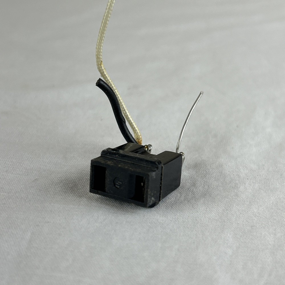 Fisher FM-200B Plug Outlet