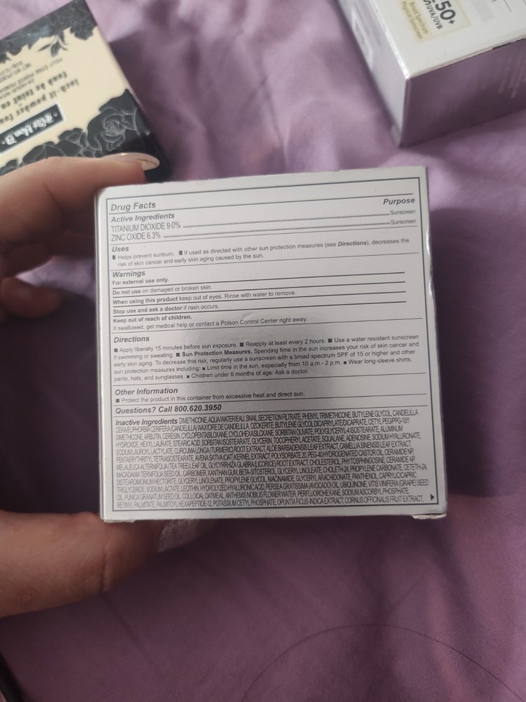 It Confidence In A Compact Shade Medium Tan DISCONTINUED
