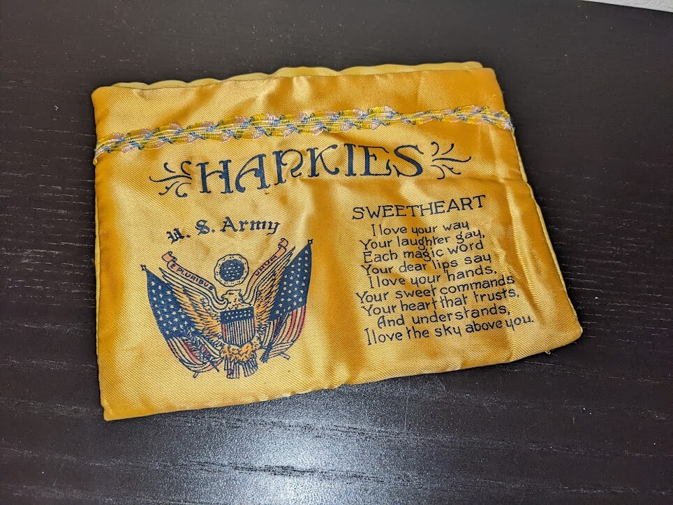 Original WW2 U.S. ARMY "Sweetheart" Gift Cloth Hankie Holder