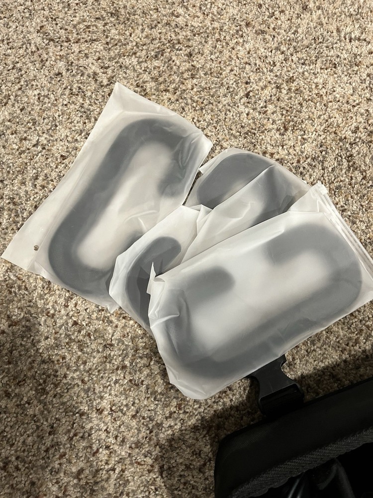 HTC Vive VR Headset + 2 Controllers + Hyperkin Hard Case - Good Condition!