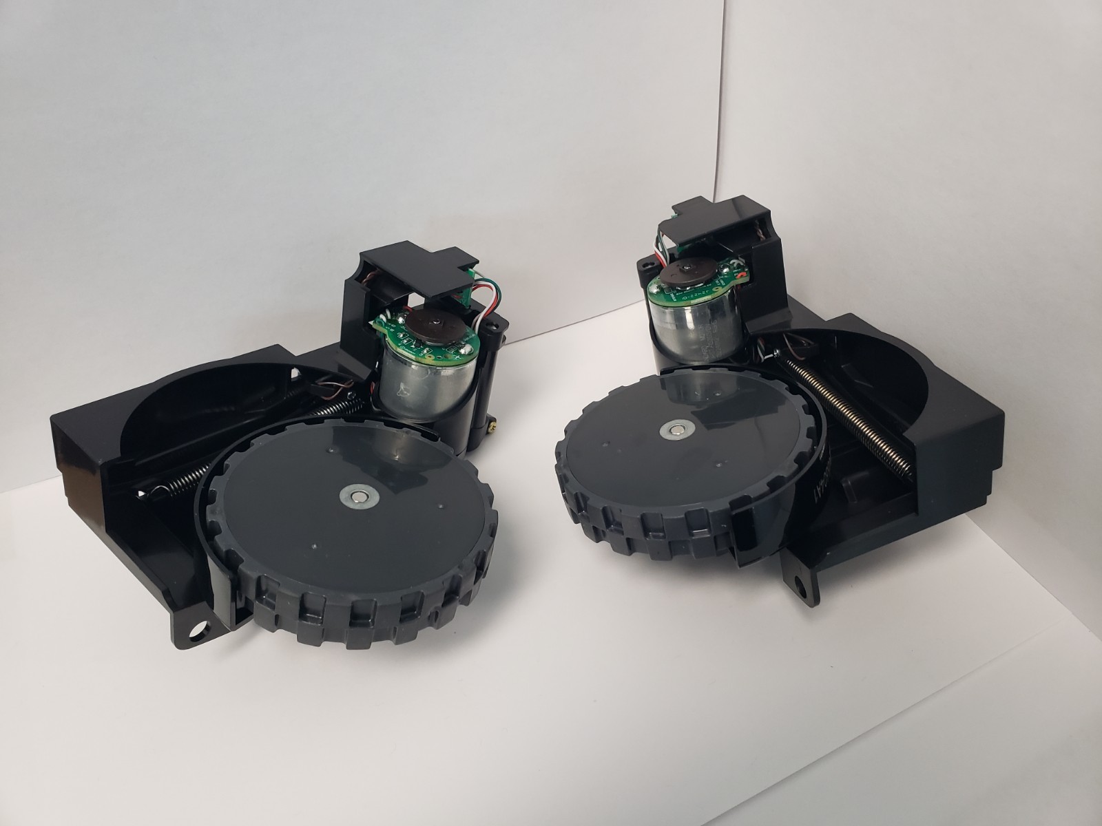 Original iRobot Roomba i4 j5 j6 j7 j8 j5+ j6+ j7+ j8+ Right/Left Wheels