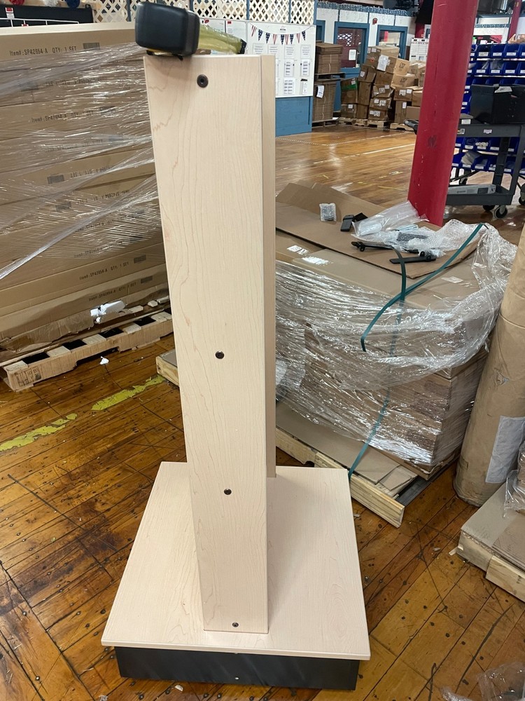 DISPLAY SLATWALL 2 SIDED MAPLE SLOTTED WITH HOOKS
