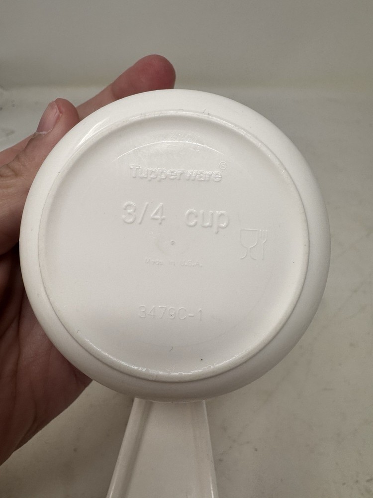 Tupperware Measuring Cups Set of 4 Stackable Curved Handle Double Spouts White
