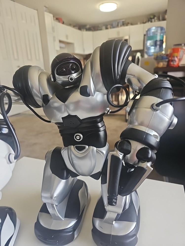 2 VINTAGE WOWWEE WHITE & BLACK ROBOSAPIEN ROBOT 2004 Untested Read