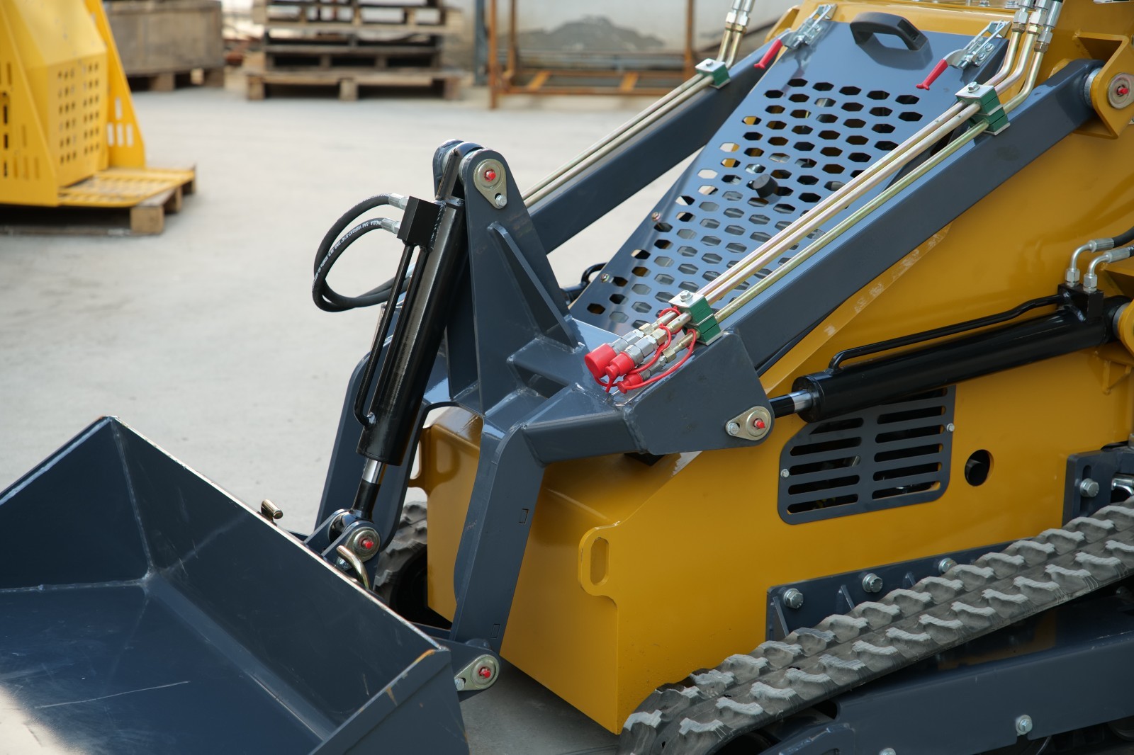 2025 Mini Skid Steer 23HP B&S Loader 3.5mph Speed For Farm EPA Petrol Engine