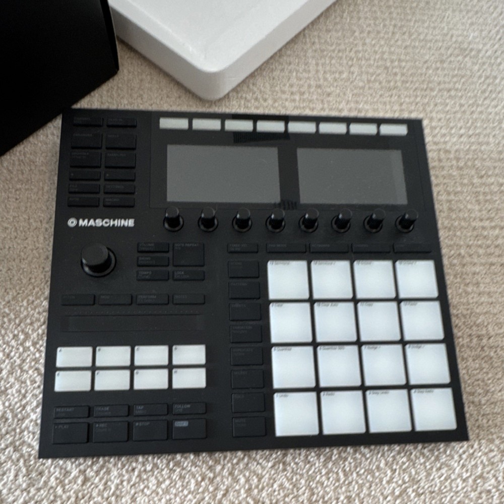 Native Instruments MASCHINE MK3 Sampler & Sequencer 16 Pad Built-in Effects