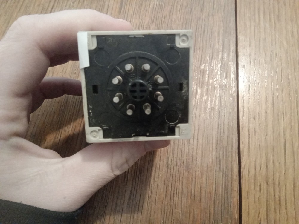 Omron H3BH-8 24Vdc Timer