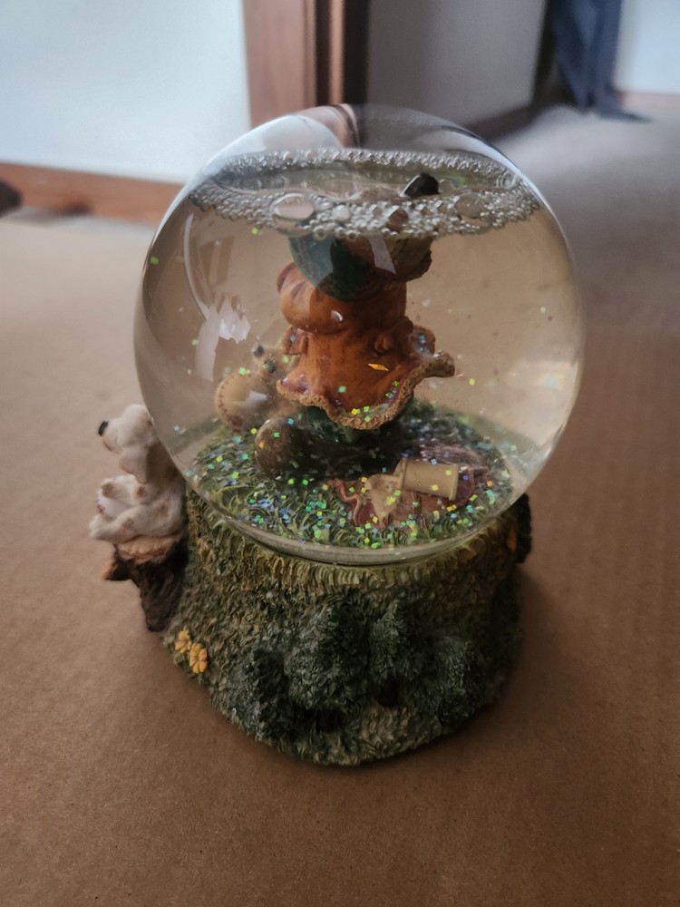 I 🩷 baseball melodic snow globe