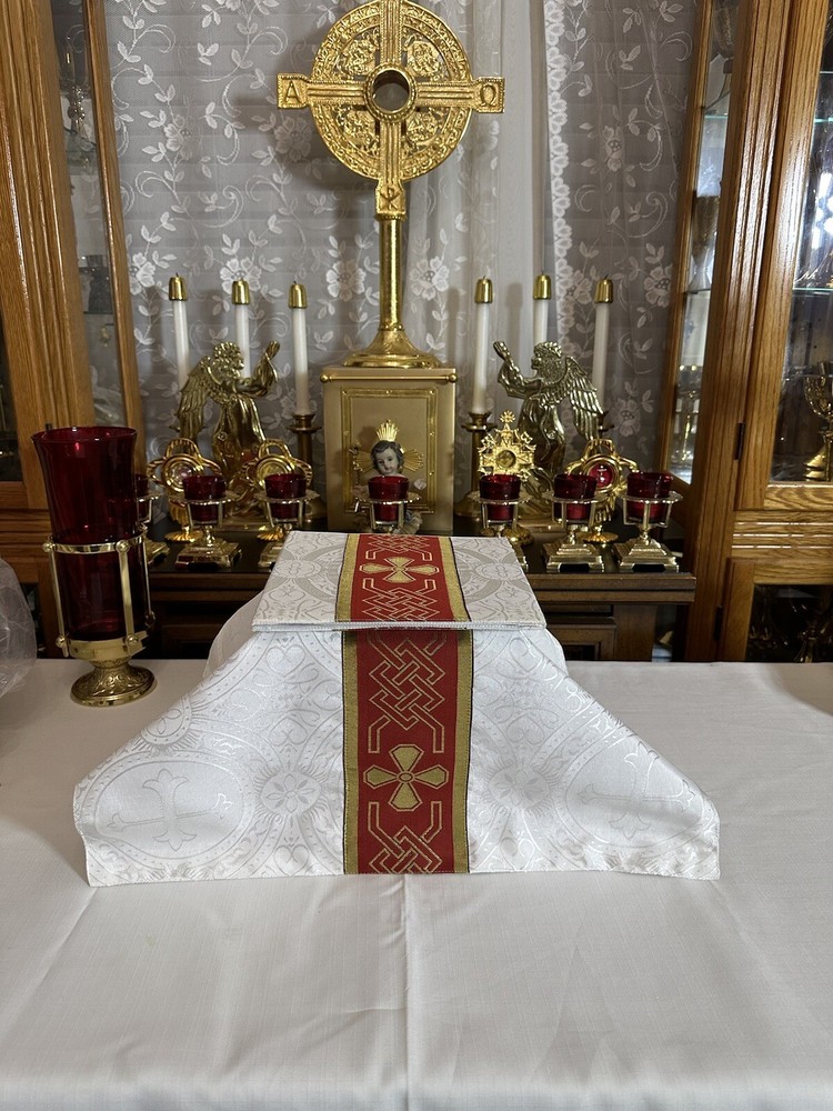 WHITE CHALICE VEIL AND BURSE SET