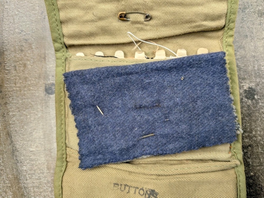 WW2 Sewing kit Vintage Buttons & Thread WWII