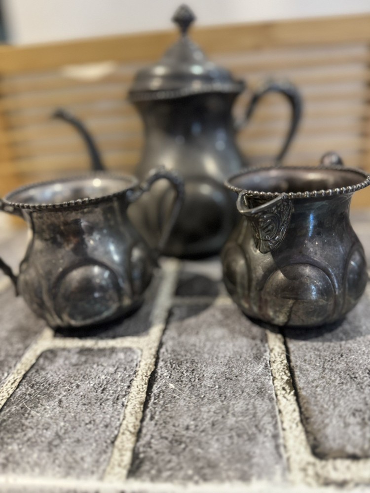 New Amsterdam Silver Co. #615- Quadruple Plate 3 Pc Tea Set