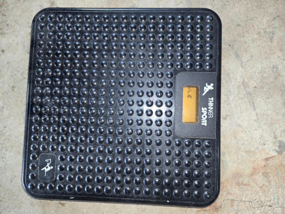 Black bathroom scale, slim design, very accurate