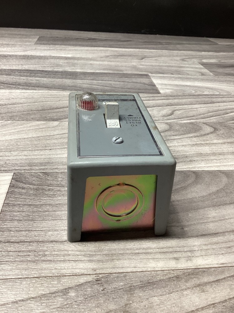 Square D Manual Starter Switch 572A #123K41*CO
